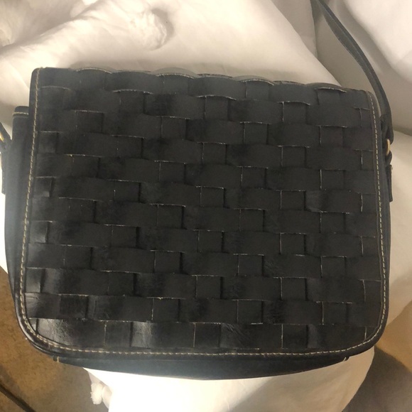 Black basket weaved crossbody. - Picture 10 of 10